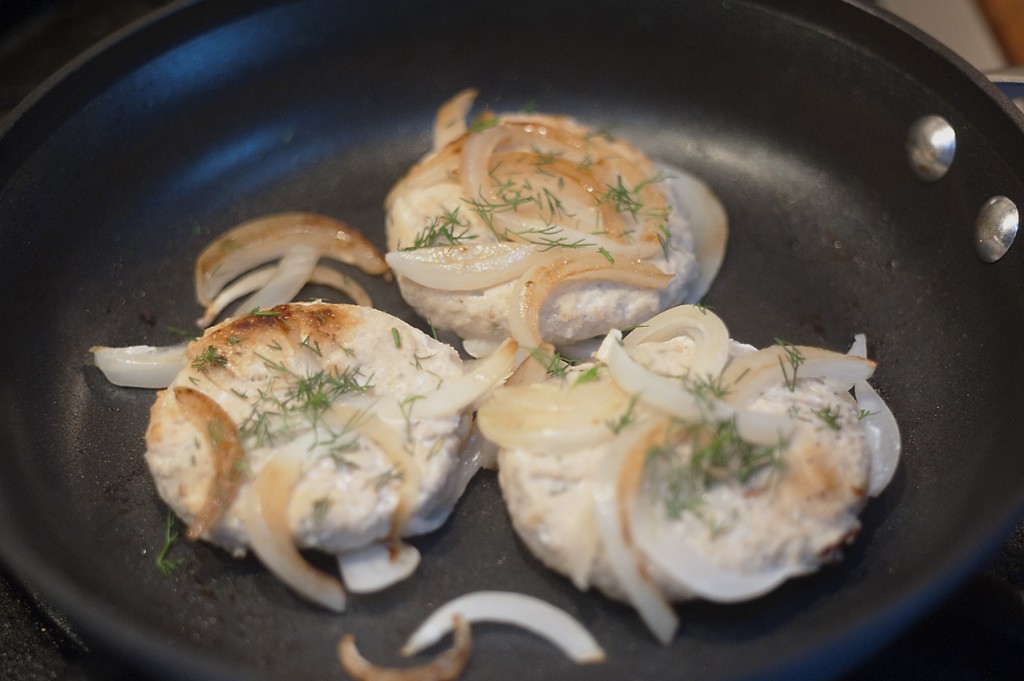 mini_salmon_burgers_pan